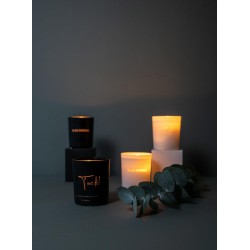 Kerze Crisp Blossom & Apricot Cream Black