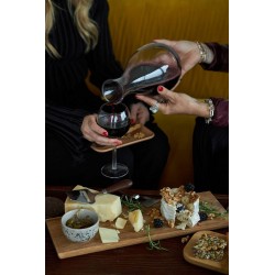 Natur-Weinkaraffe mit Korkstopfen. Klar/dunkelbraun