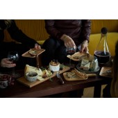 Natur-Weinkaraffe mit Korkstopfen. Klar/dunkelbraun